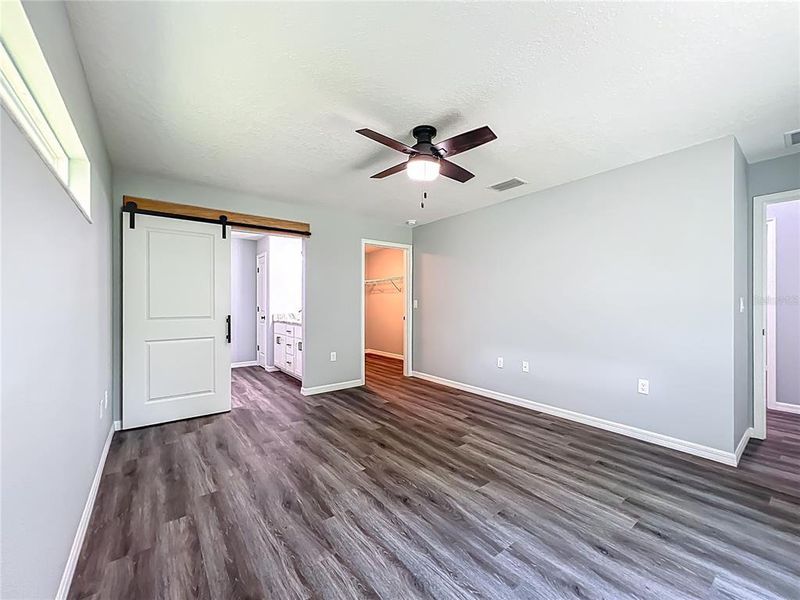 Spacious, unfurnished interior of a new home in , Lake Panasoffkee (Image 24).