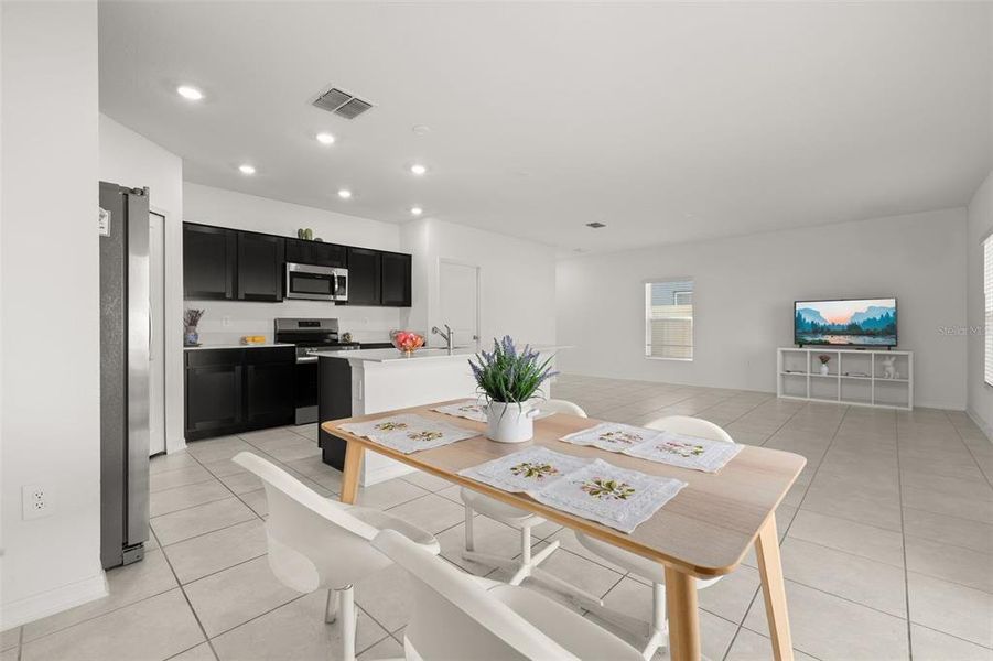 Furnished interior view inside a new home in Peace Creek Reserve, Winter Haven (Image 7).