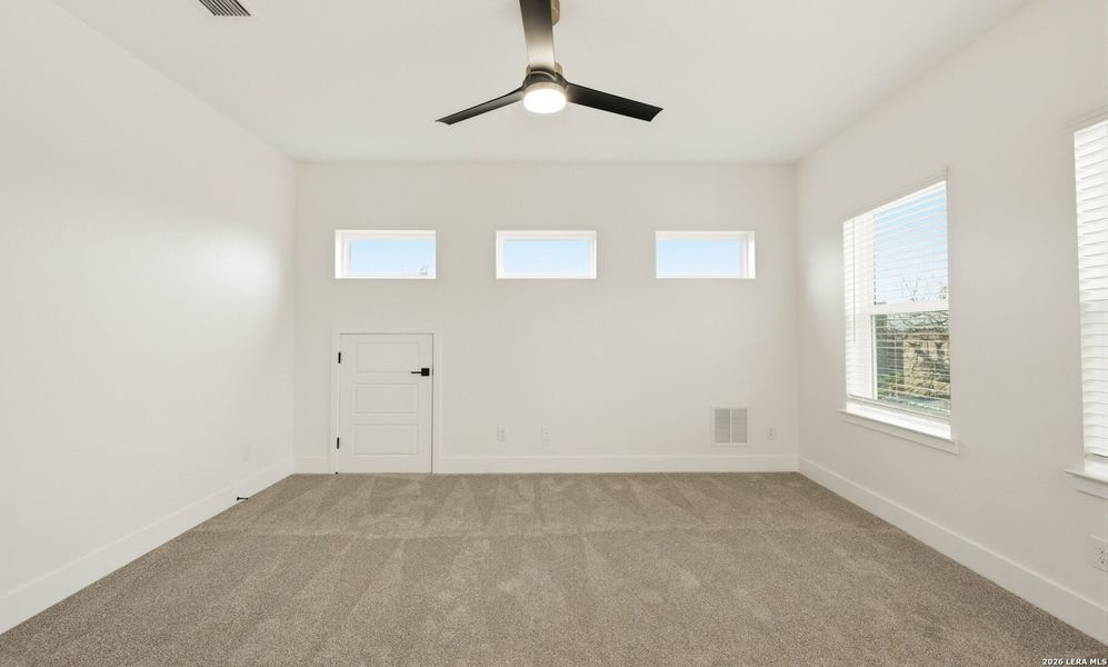 Spacious, unfurnished interior of a new home in , San Antonio (Image 23).