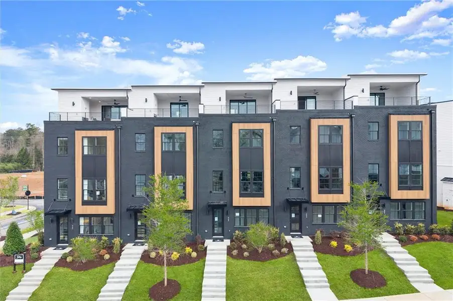 Condo located in Alpharetta, GA showcasing its design and architecture (Image 4).