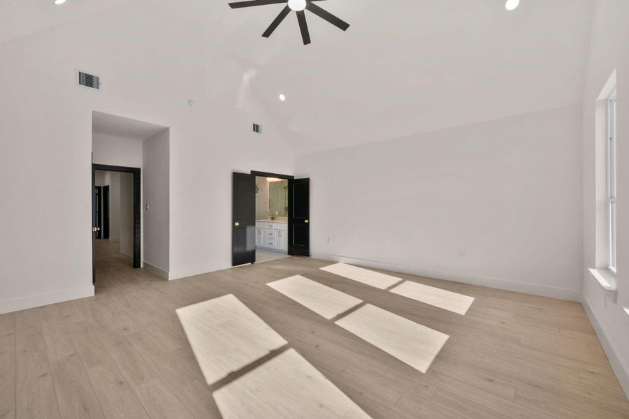 Spacious, unfurnished interior of a new home in , Houston (Image 11).