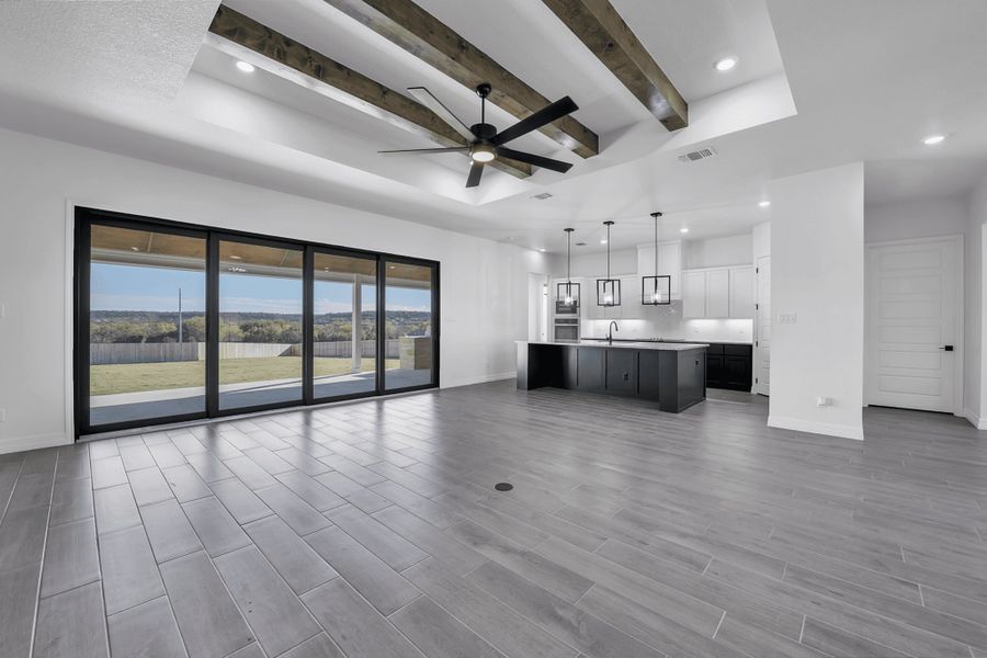 Spacious, unfurnished interior of a new home in King Oaks, Salado (Image 8).