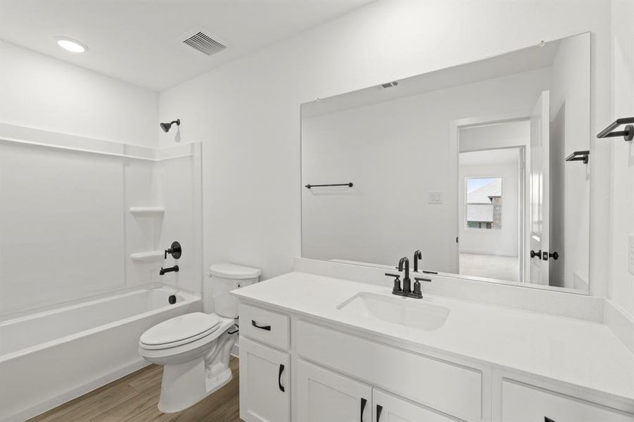 23. 1328 Parkdale - 2ND Bath