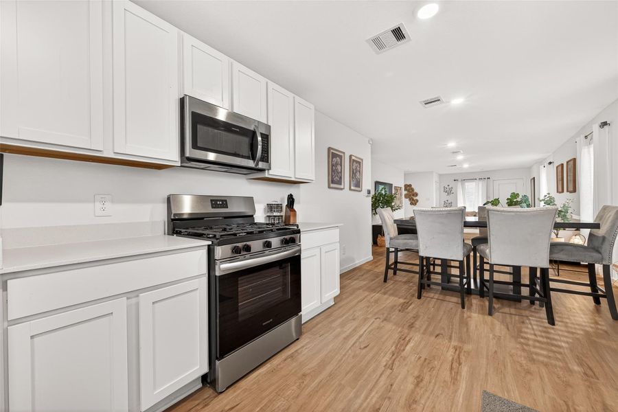 YES !!! that's a gas stove but if you still want to use an air fryer you can plug it up right next to the stove. YES !!! that's a gas stove but if you still want to use an air fryer you can plug it up right next to the stove.