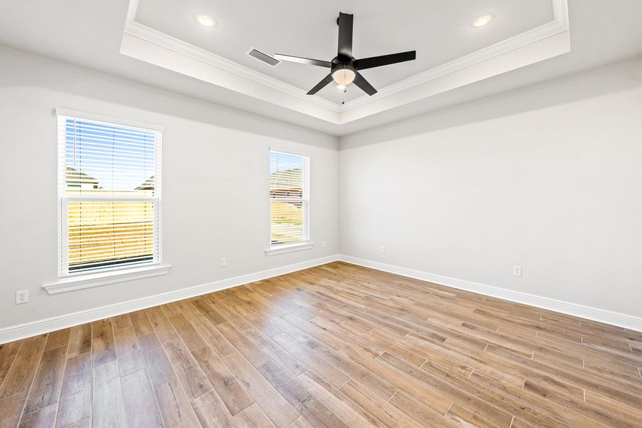 Spacious, unfurnished interior of a new home in Natureview, Freeport (Image 18).