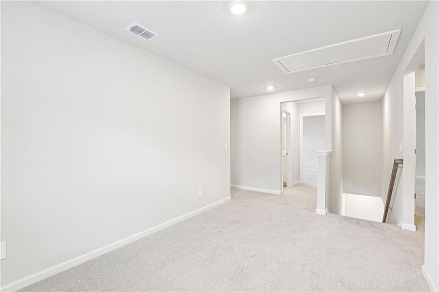 Spacious, unfurnished interior of a new home in Ivey Township, Dallas (Image 40).