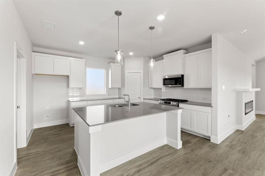 1504 Blackthorne-Kitchen-2