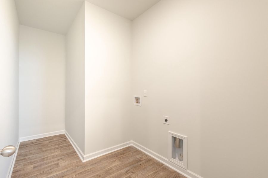 Spacious, unfurnished interior of a new home in , Summerville (Image 9).