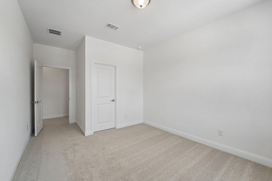 Spacious, unfurnished interior of a new home in Evergreen 70', Conroe (Image 28).