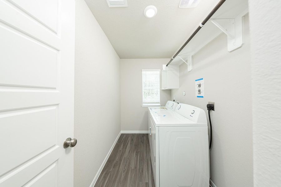 Furnished interior view inside a new home in Mackenzie Creek, Conroe (Image 7). Furnished interior view inside a new home in Mackenzie Creek, Conroe (Image 7).