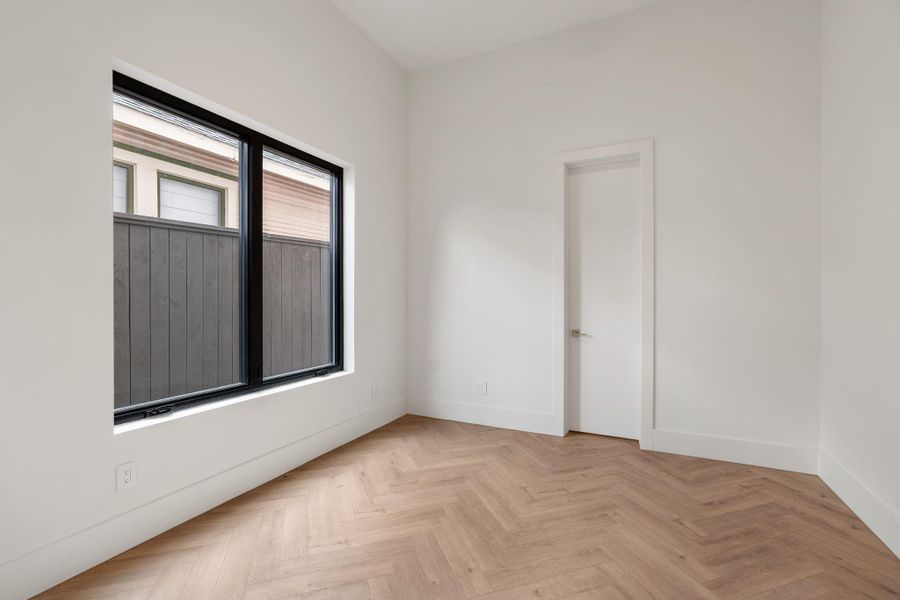 Spacious, unfurnished interior of a new home in , Houston (Image 21).