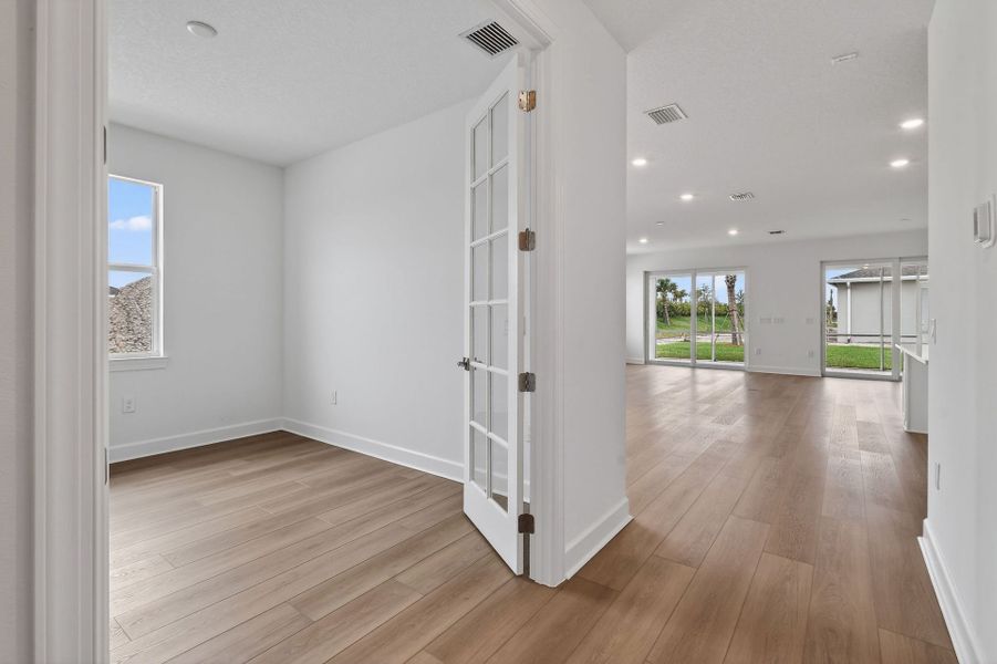 Spacious, unfurnished interior of a new home in Del Webb Tradition, Port St. Lucie (Image 71).