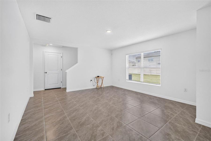 Spacious, unfurnished interior of a new home in , Tampa (Image 35).