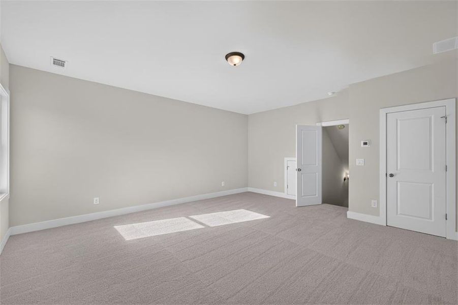 Spacious, unfurnished interior of a new home in , Gainesville (Image 26).