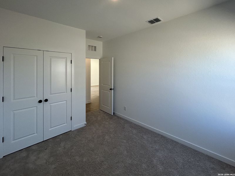 Spacious, unfurnished interior of a new home in Hennersby Hollow, San Antonio (Image 13).