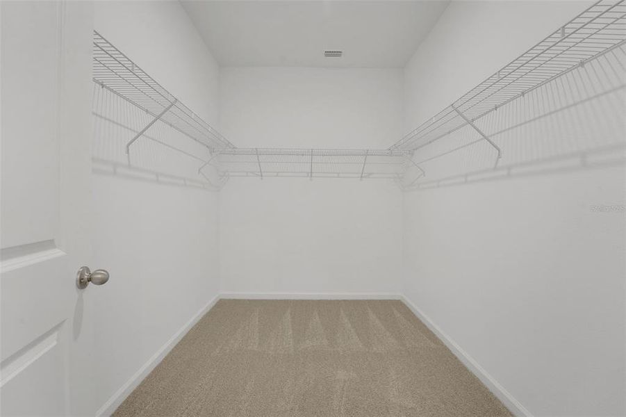 Spacious, unfurnished interior of a new home in Willowbrook North, Winter Haven (Image 20).