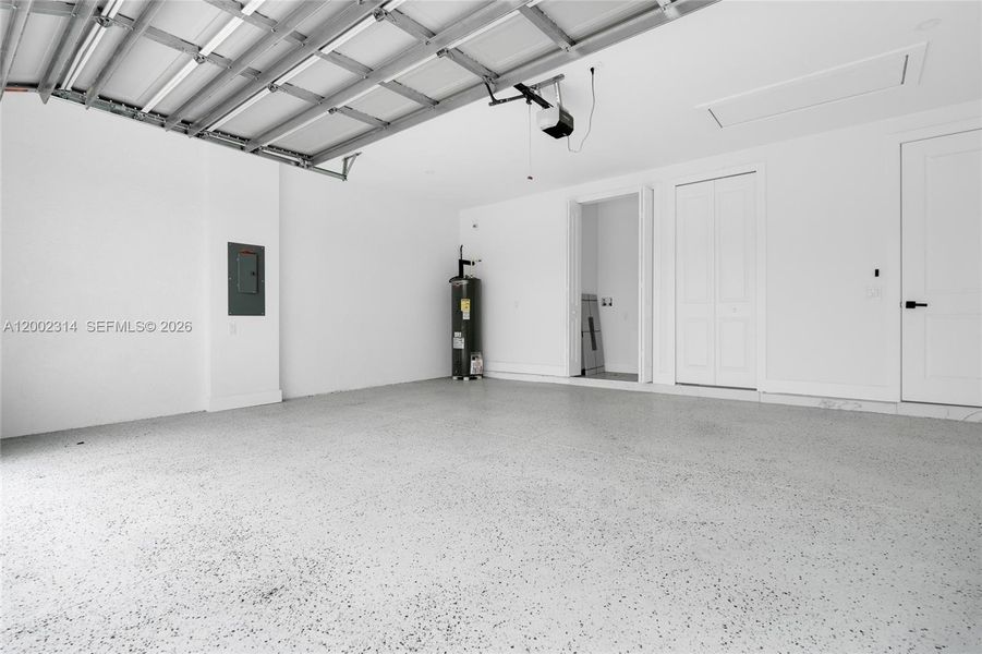 Spacious, unfurnished interior of a new home in , Lehigh Acres (Image 25).