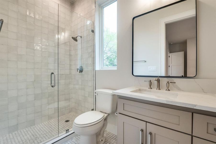 Furnished interior view inside a new home in , Grapevine (Image 7).