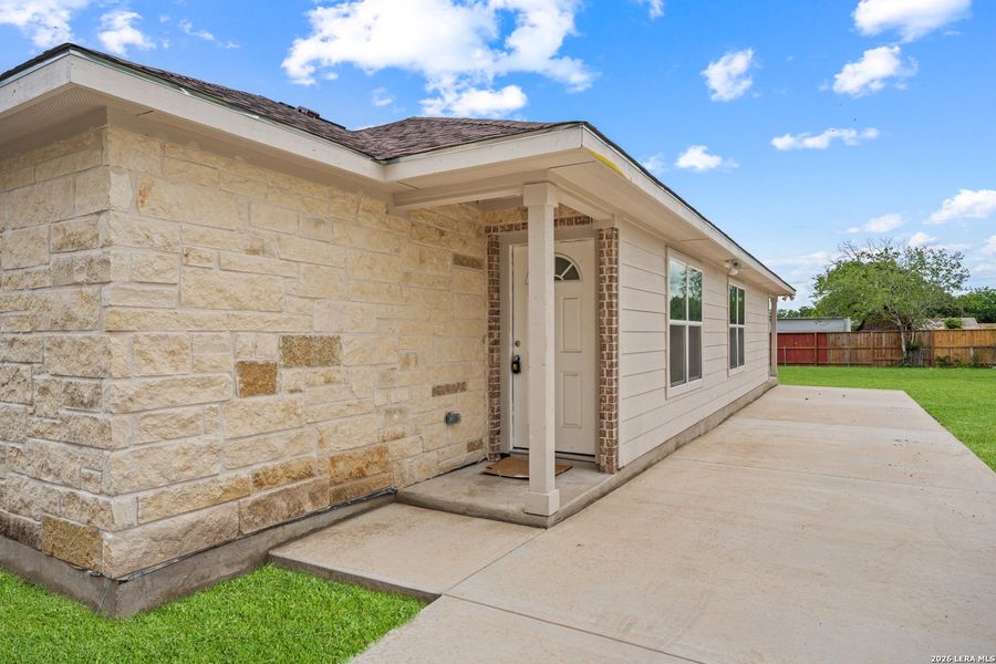 Exterior details and patio area of a home in , San Antonio (Image 18).