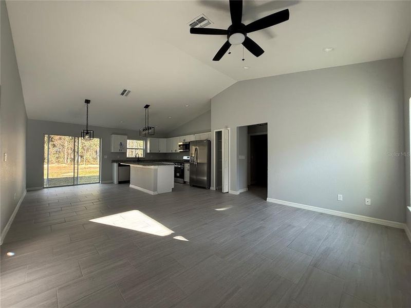 Spacious, unfurnished interior of a new home in , Dunnellon (Image 3).