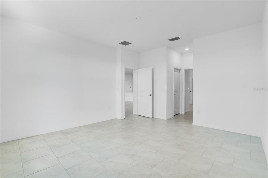 Spacious, unfurnished interior of a new home in Rye Ranch, Parrish (Image 27). Spacious, unfurnished interior of a new home in Rye Ranch, Parrish (Image 27).