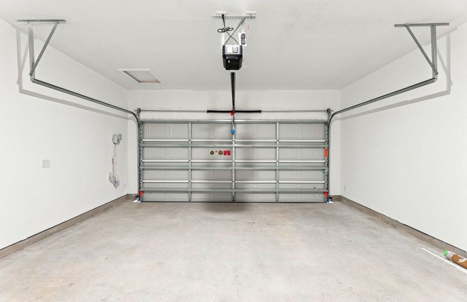Spacious, unfurnished interior of a new home in Kuempel Farms, Pflugerville (Image 45).