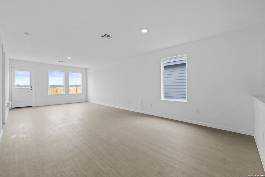Spacious, unfurnished interior of a new home in Spring Grove, St. Hedwig (Image 17).