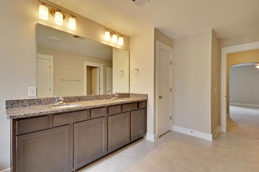 Maywood II Master Bathroom Extended Vanity Maywood II Master Bathroom Extended Vanity