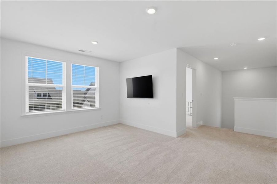 Spacious, unfurnished interior of a new home in , Dallas (Image 24).