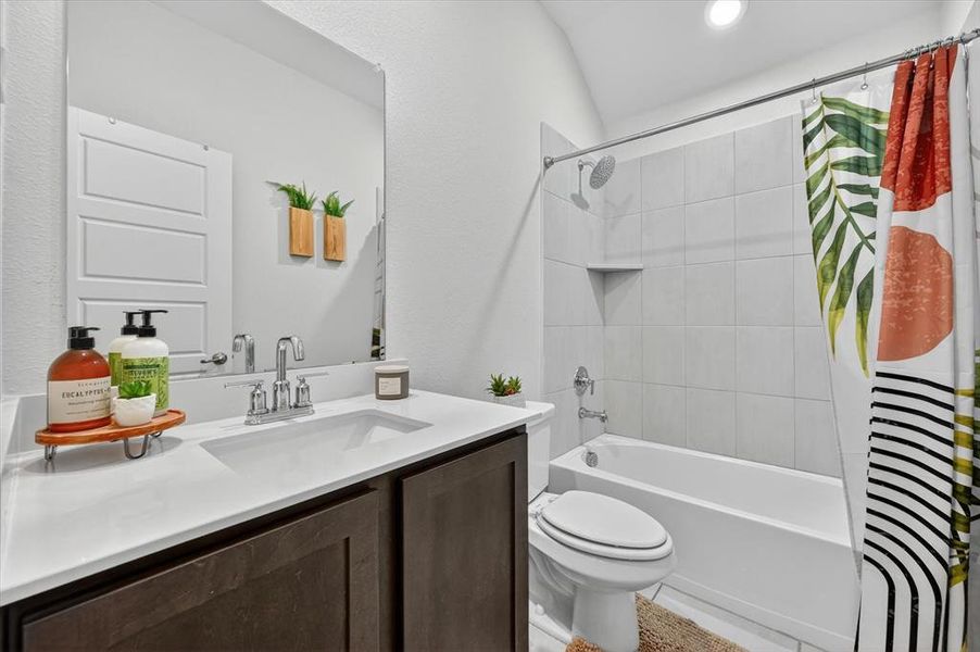 Furnished interior view inside a new home in Williamsburg, Fate (Image 26).