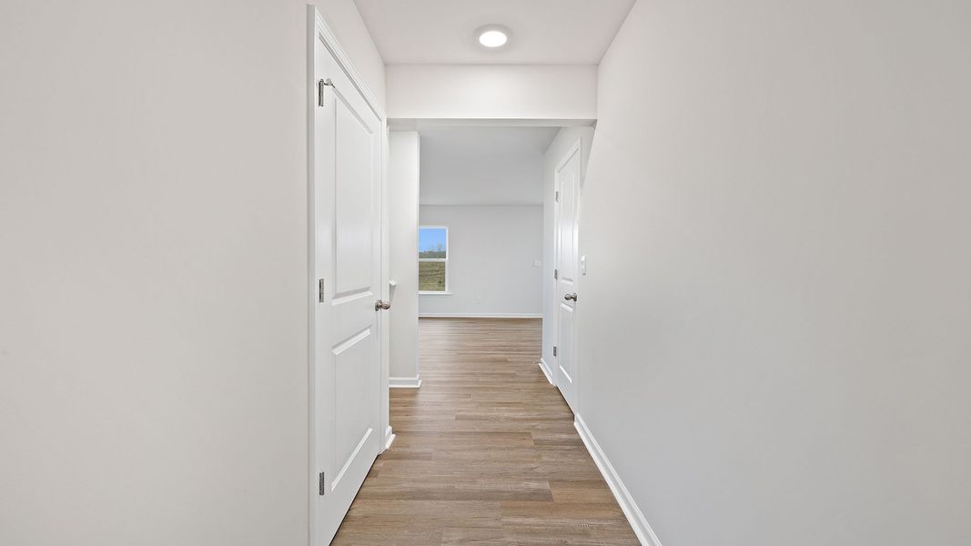 Spacious, unfurnished interior of a new home in Cedar Gap, Fountain Inn (Image 15).