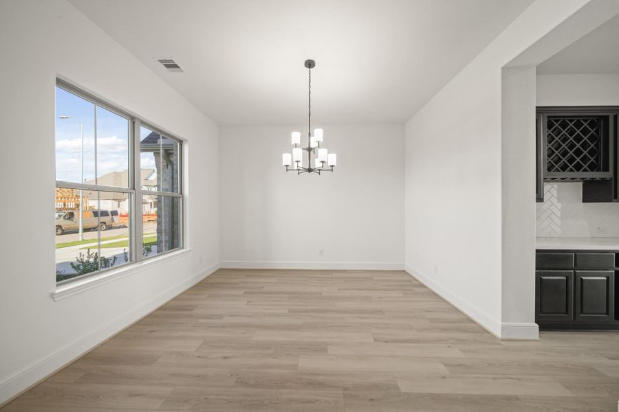 Spacious, unfurnished interior of a new home in Valencia 70', Manvel (Image 21).