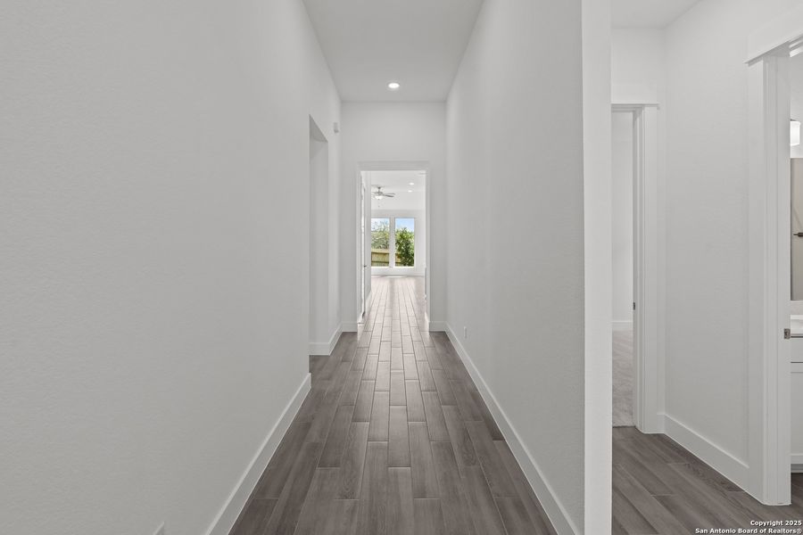 Spacious, unfurnished interior of a new home in Corley Farms, Boerne (Image 14).