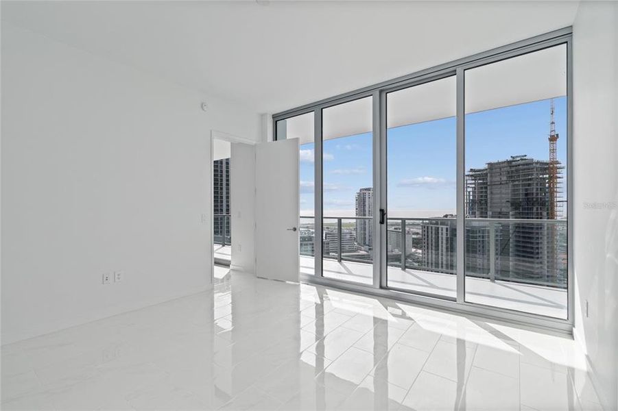 Spacious, unfurnished interior of a new home in , St. Petersburg (Image 50).