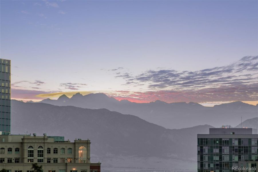 Condo located in Denver, CO showcasing its design and architecture (Image 5).