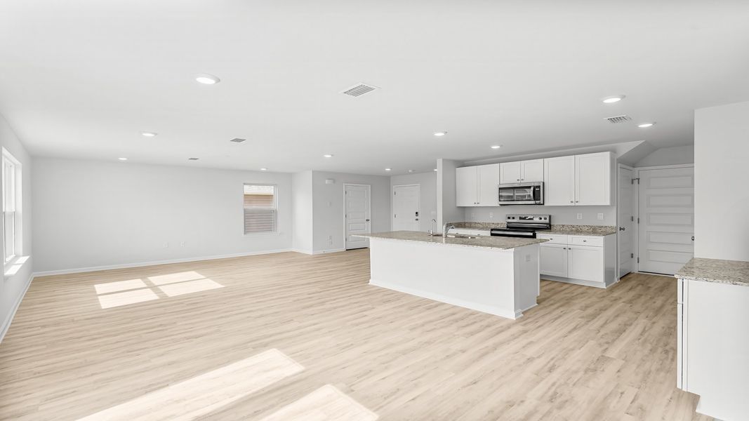 Spacious, unfurnished interior of a new home in Titus Park, Panama City (Image 22). Spacious, unfurnished interior of a new home in Titus Park, Panama City (Image 22).