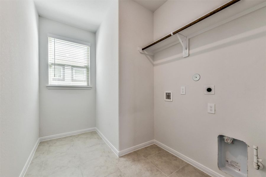 Spacious, unfurnished interior of a new home in Anderson Lakes, Houston (Image 24).