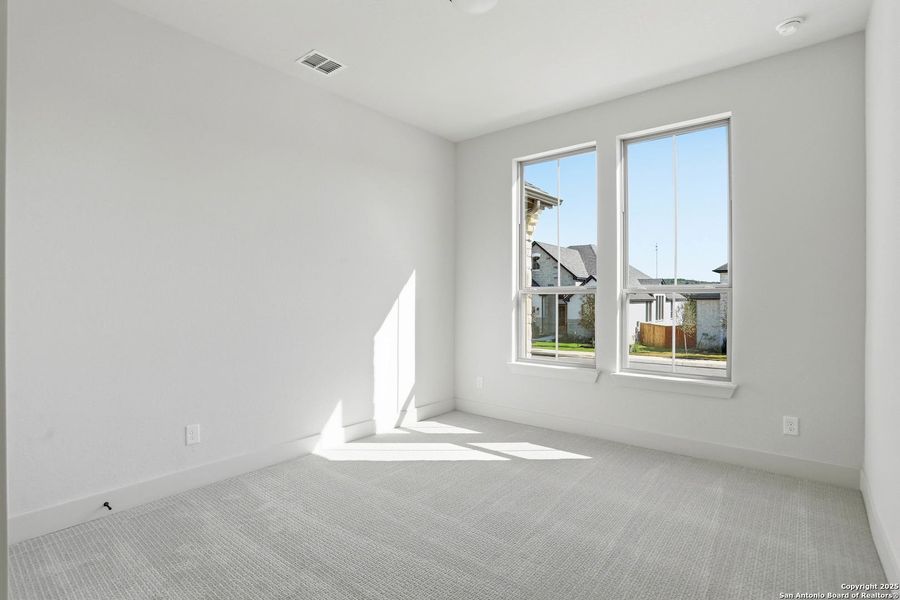 Spacious, unfurnished interior of a new home in Kinder Ranch 70's, San Antonio (Image 40).