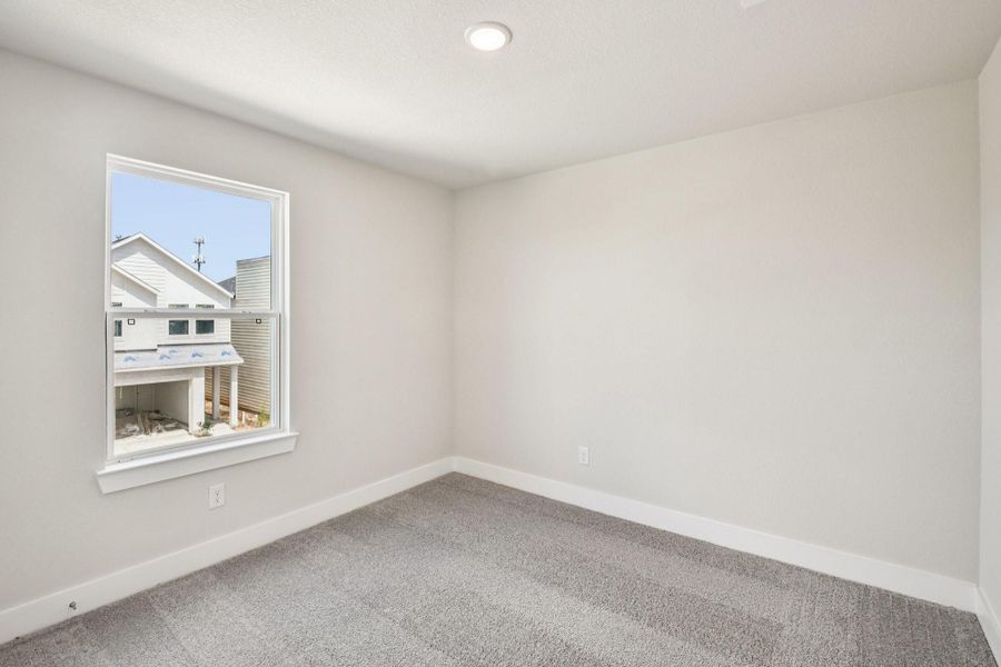 Spacious, unfurnished interior of a new home in Alicante, Houston (Image 17).