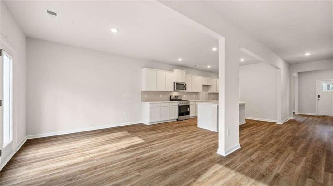 Spacious, unfurnished interior of a new home in Brooks Station, Dacula (Image 18).