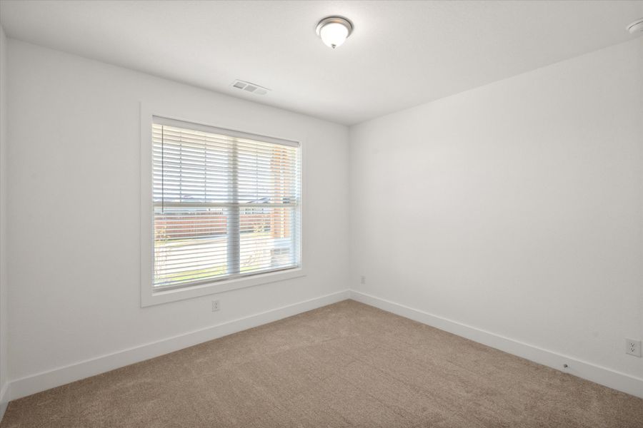 Spacious, unfurnished interior of a new home in Heritage Towne, Midlothian (Image 37).