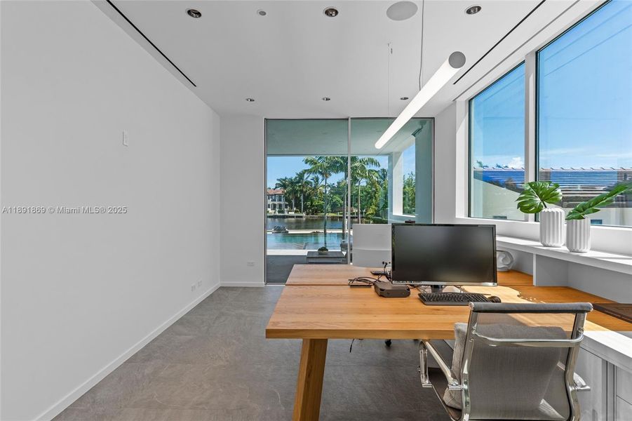 Furnished interior view inside a new home in , Fort Lauderdale (Image 16).