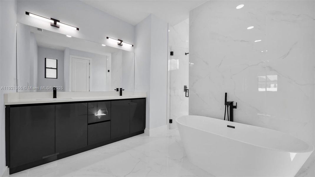 Furnished interior view inside a new home in , Cape Coral (Image 37).