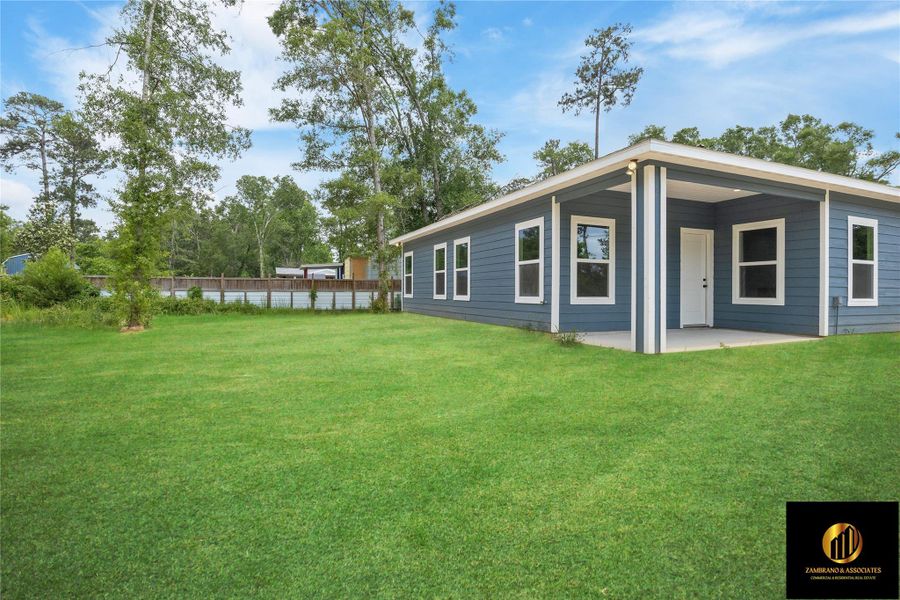 Spacious Backyard Spacious Backyard