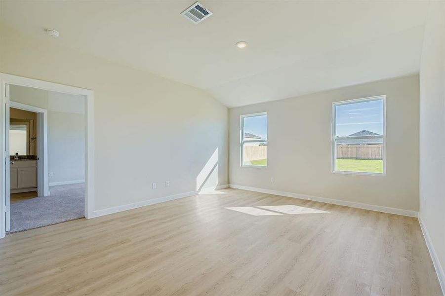 Spacious, unfurnished interior of a new home in Middlefield Village, Dallas (Image 21).