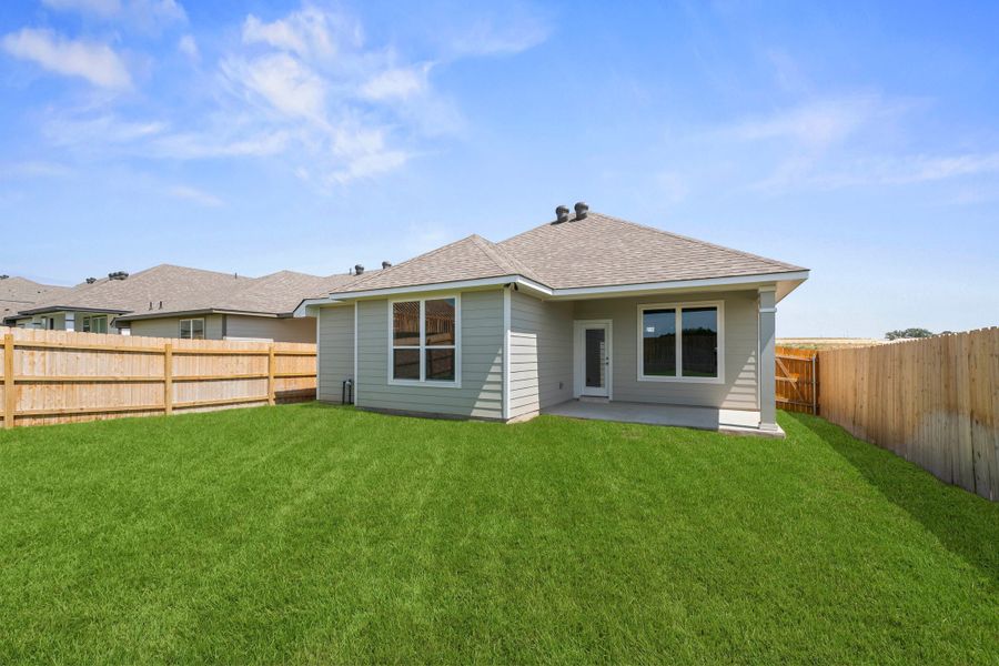 Exterior details and patio area of a home in The Reserve at Turnbo Ranch, Killeen (Image 4).