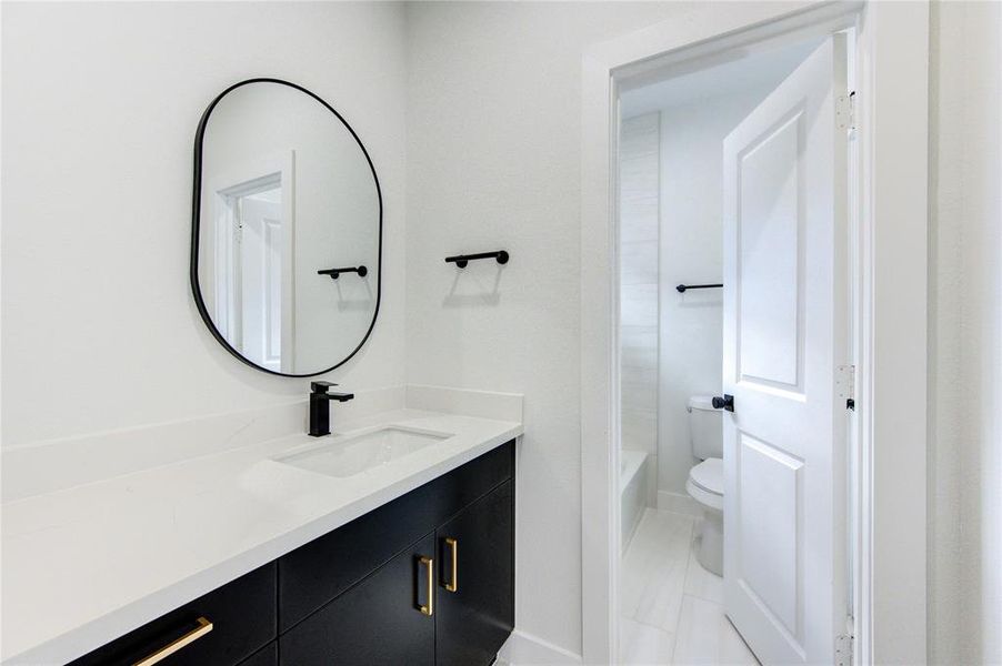 Shared bathroom with separate sinks