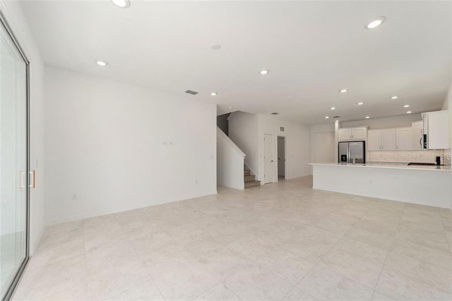 Spacious, unfurnished interior of a new home in Calesa Township, Ocala (Image 16).