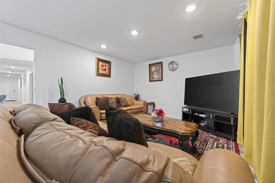 Furnished interior view inside a new home in The Grand Prairie: Watermill Collection, Hockley (Image 18).