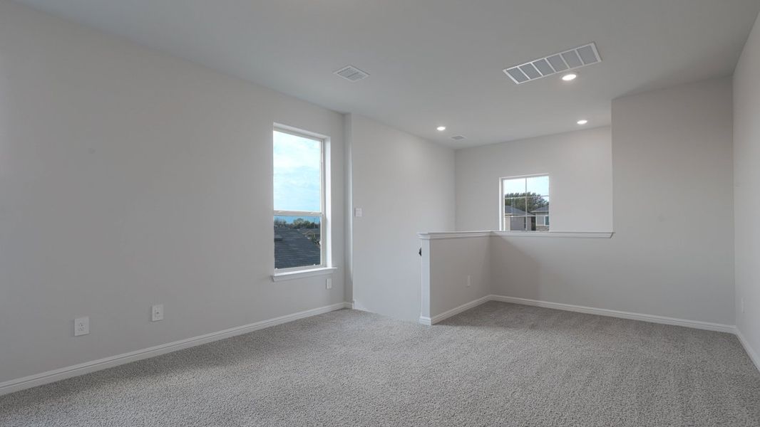 Spacious, unfurnished interior of a new home in The Canyons, Keene (Image 27).
